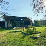 Renove, Campagne Au Calme A 2,4km De La Mer, Kids Friendly Holiday home
