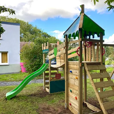 Casa de Férias Maison Au Calme A 2,4km De La Mer, Kids Friendly Jullouville-les-Pins